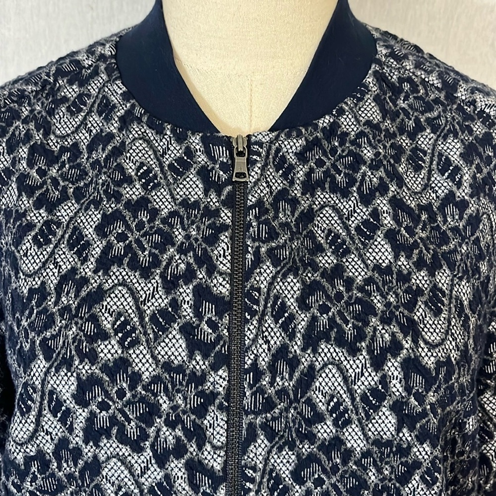BCBG Max Azria Kenneth floral lace blue white floral crop bomber jacket - Picture 2 of 7